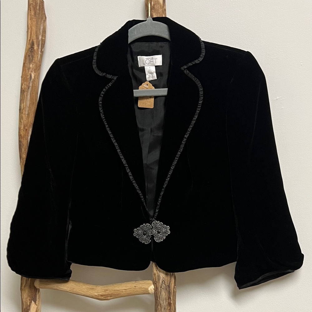 LOFT Black Velvet Cropped Blazer Bolero Shrug Silver Clasp Closure XS Whimsigoth